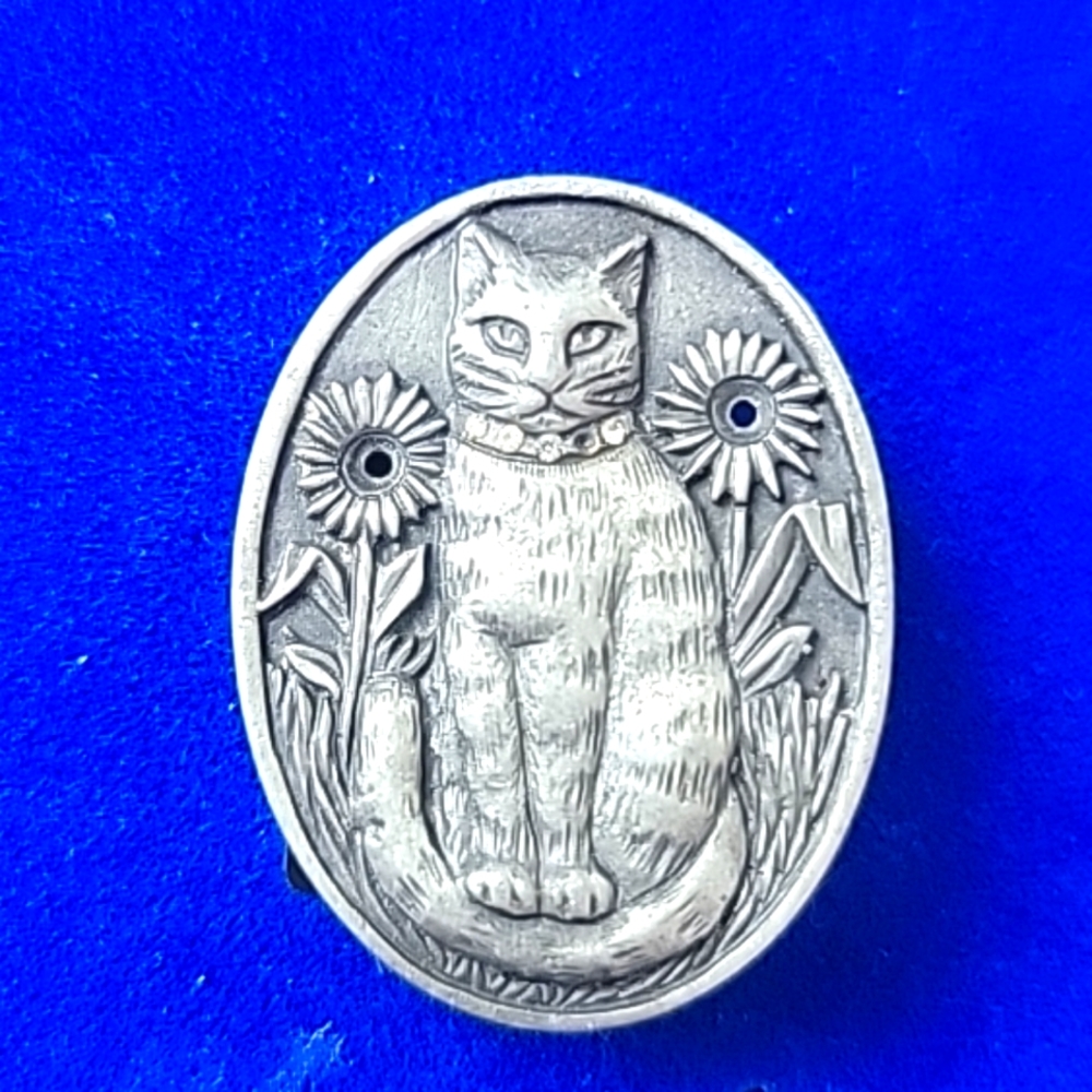 Vintage Pewter cat brooch/pin